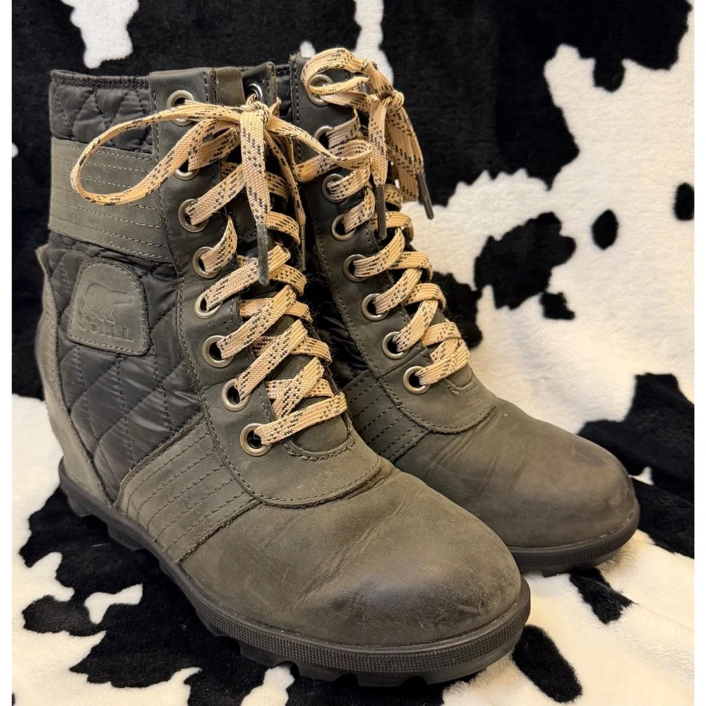 Sorel Joan of Arctic Wedge‎ II Quilted Boots Grey Black Women's 7.5